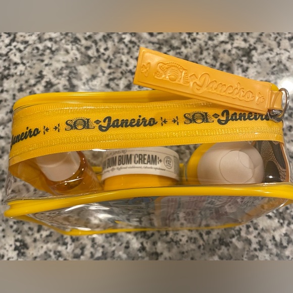 Sol de Janeiro Brazilian Bum Bum Jet Set - Picture 10 of 11